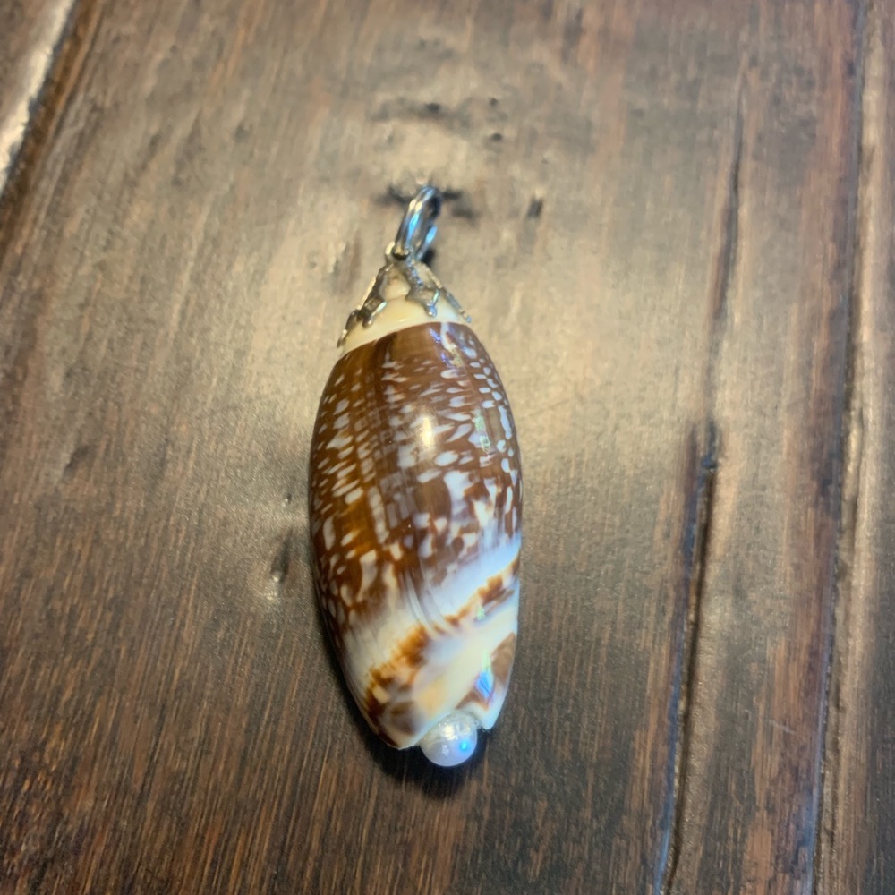 Beautiful pearl shell pendant